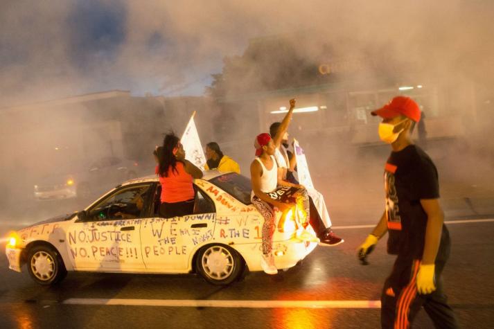 Ferguson: Declaran estado de emergencia tras protestas por conmemoración de muerte de Brown
