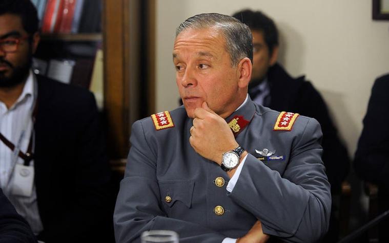 Libros de Pinochet y 36 ex CNI en el Ejército: Las otras revelaciones que hizo Oviedo a la Cámara