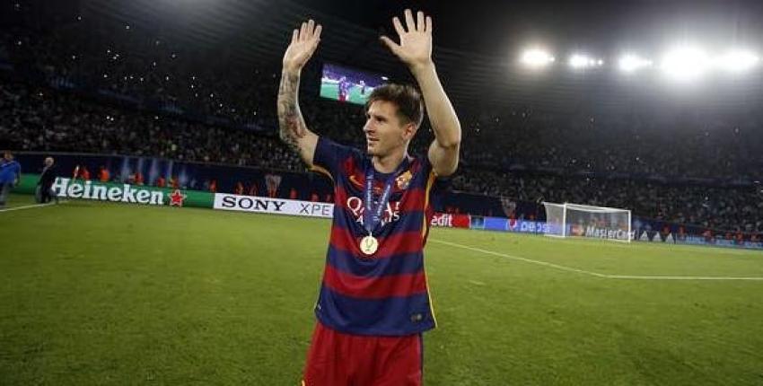 El particular viaje descalzo de Lionel Messi tras la final de la Supercopa