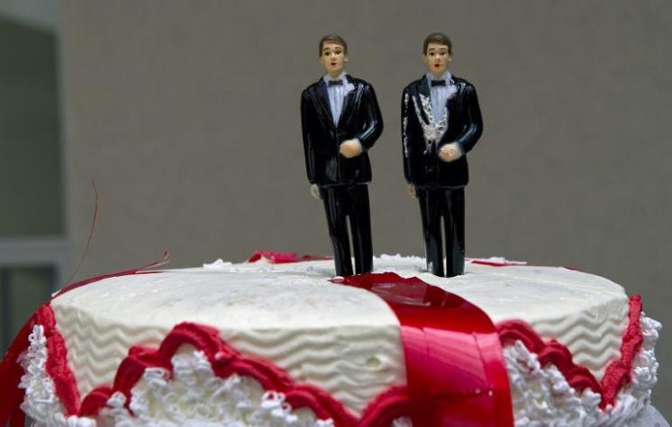 Corte de EE.UU. decide que pastelero no puede negarse a hacer torta para pareja gay