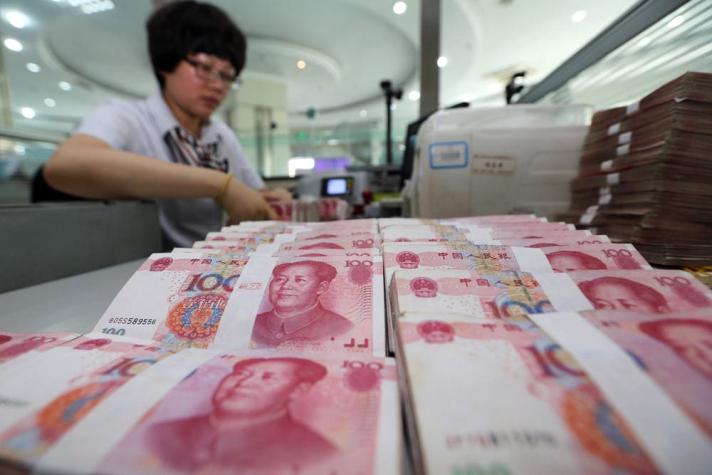 China aumenta un 0,05% el valor del yuan frente al dólar