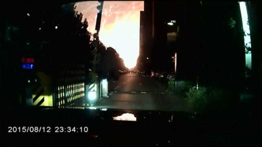 [VIDEO] Conductor graba desde su vehículo las explosiones de Tianjin