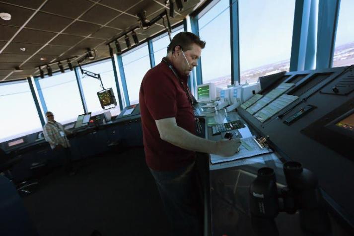Estudio muestra la fatiga con la que trabajan los controladores aéreos en EE.UU.