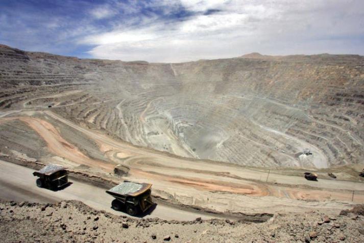 Cómo está afectando la caída del cobre a Chile y Perú