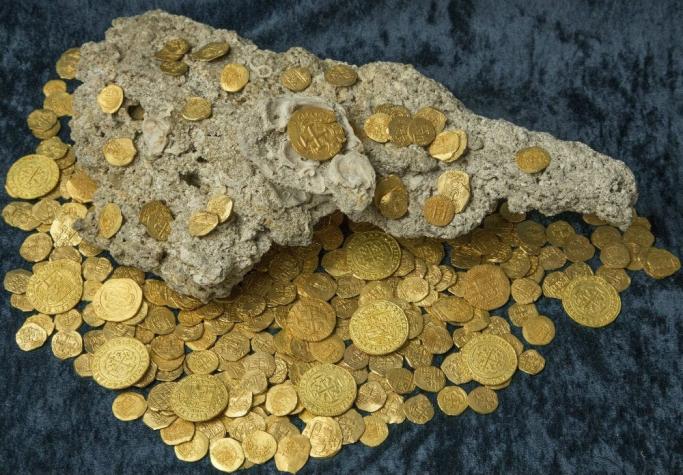 Recuperan millonario tesoro de 350 monedas de oro hundidas el siglo XVIII