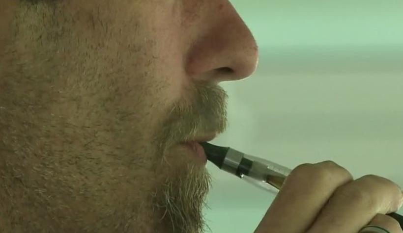 [VIDEO] Cigarro electrónico es 95% menos dañino que el convencional