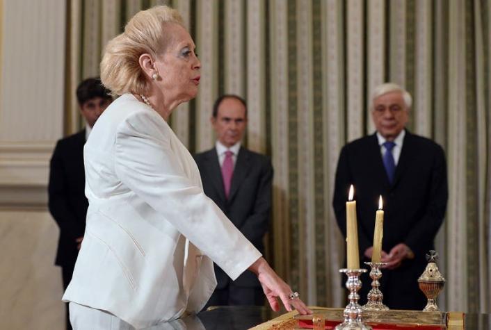 Los desafíos que la primera ministra griega enfrenta en su único mes de gobierno