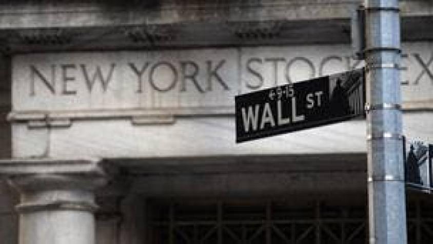 Wall Street cierra al alza empujada por el crudo y esperanzada en la Fed