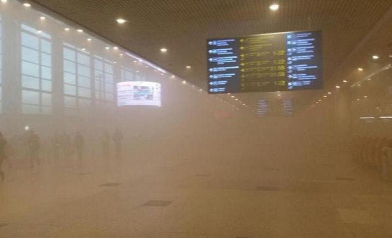 Un incendio en el aeropuerto de Moscú obliga a evacuar a más de 3.000 pasajeros