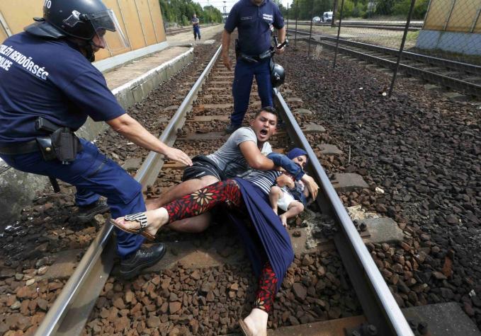 [FOTOS] La detención de cientos de migrantes en un tren en Hungría
