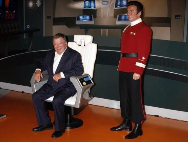 El capitán Kirk, de "Viaje a las Estrellas", escribe una autobiografía