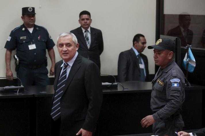 Expresidente de Guatemala enfrentará juicio por corrupción y es enviado a prisión preventiva
