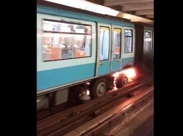 [VIDEO] Fuego en rueda de tren genera problemas en Linea 1 del Metro