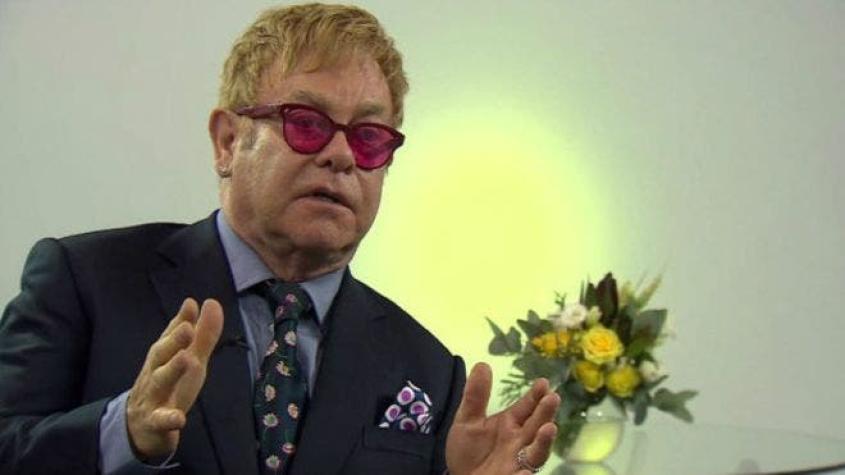 Elton John quiere hablar con Putin sobre derechos de la comunidad gay