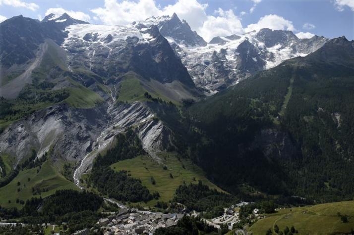 Al menos siete muertos en una avalancha en los Alpes franceses