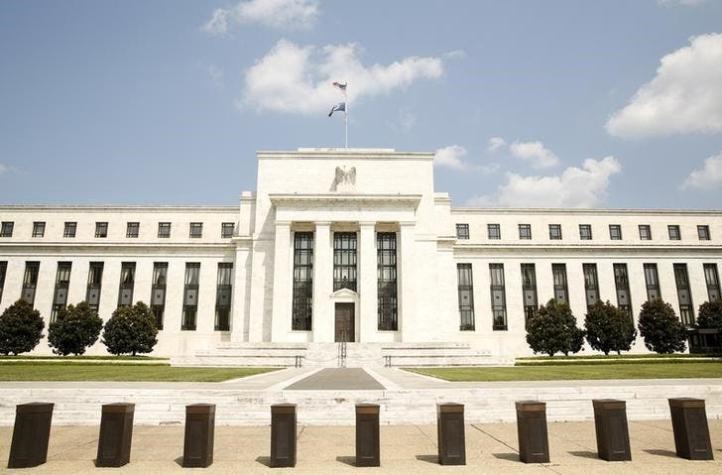 Temor por economía global lleva a Reserva Federal a mantener tasa de interés