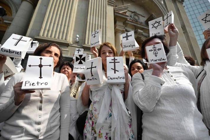 "Damas de Blanco" irrumpen en el Te Deum para expresar su rechazo al aborto