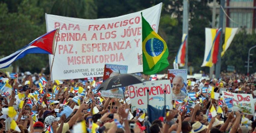Cubanos expresan su devoción en la misa del papa de los pobres