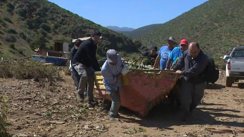Olas arrasan desconocida caleta de pescadores en Coquimbo