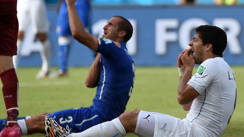 Dirigente de la FIFA pone en duda mordida de Suárez a Chiellini en el Mundial