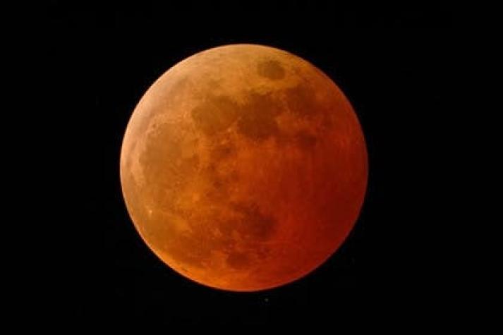 [VIDEO] Así se vio la Super Luna Roja durante la noche de este domingo