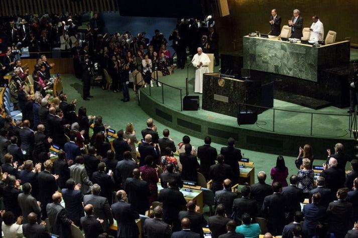 Papa Francisco critica en ONU "asfixia" de sistema financiero mundial y denuncia narcotráfico