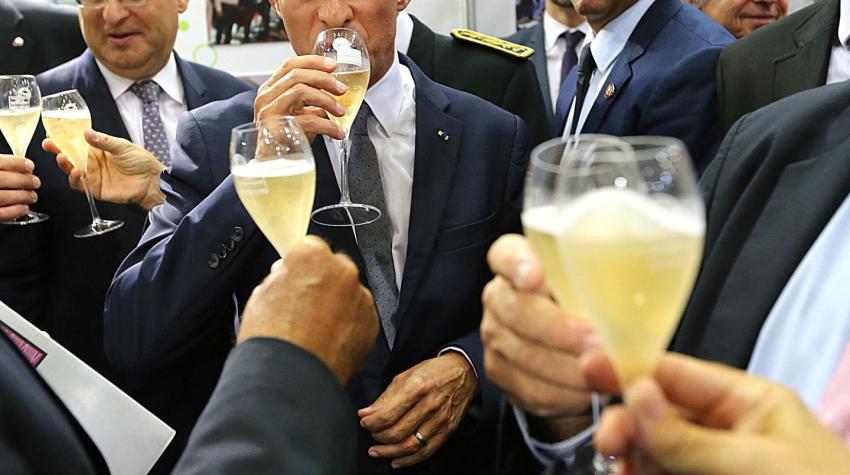 Rematan una botella de champaña de 100 años en más de 116.000 dólares