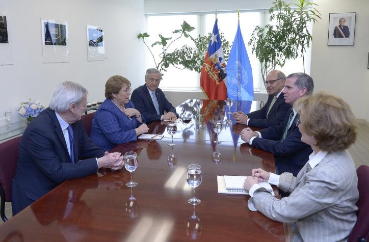 Bachelet se reúne con agente Bulnes luego del fallo de La Haya