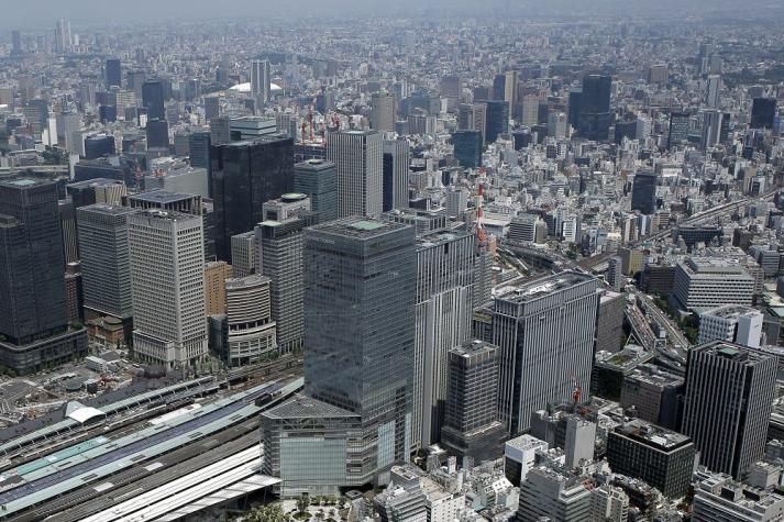 Bolsa de Tokio cierra con una fuerte subida de 2,70%