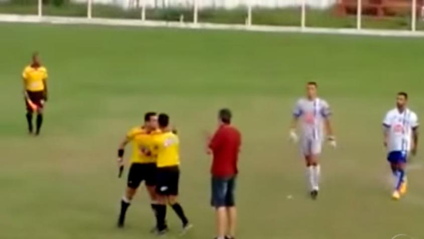 [VIDEO] Partido de fútbol amateur termina con árbitro sacando un arma