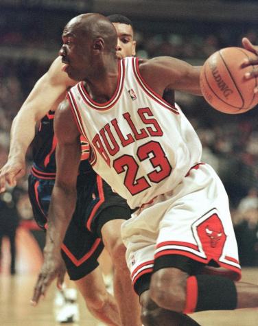 [VIDEO] Las 50 mejores jugadas de Michael Jordan a 31 años de su debut en Chicago Bulls
