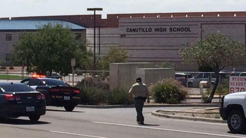 Alerta en colegios de EEUU: Reportan presencia de hombre armado en Texas