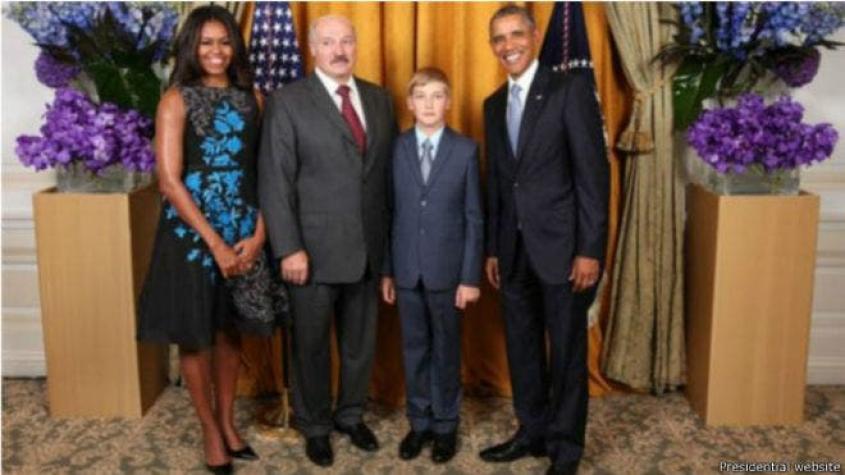 ¿Por qué el presidente de Bielorrusia lleva a su hijo de 11 años al trabajo?