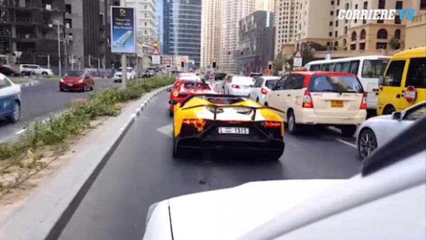 [VIDEO] Fuerza su Lamborghini y termina en llamas en las calles de Dubai