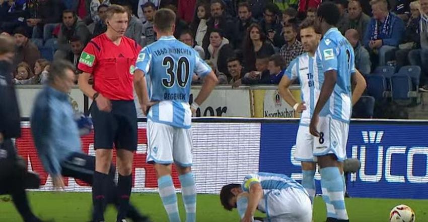 [VIDEO] ¡Doble dolor! Médico resbaló y golpeó a jugador lesionado en la Bundesliga 2