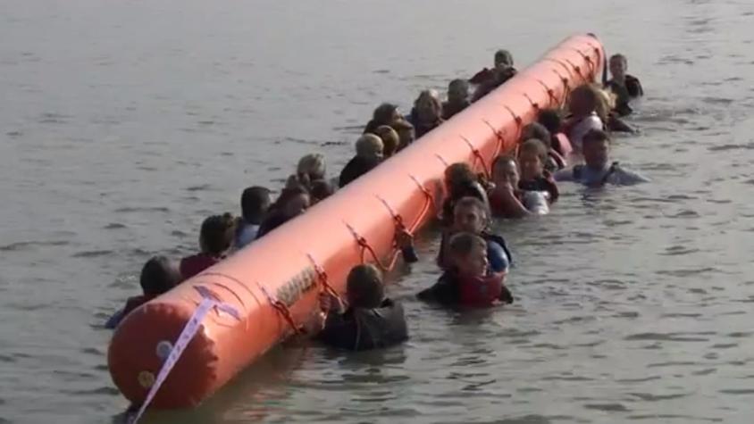 [VIDEO] Inventan tubo inflable que salva vidas a migrantes