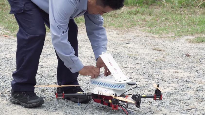 [VIDEO] Servicio postal de Singapur prueba primeras encomiendas a través de drones