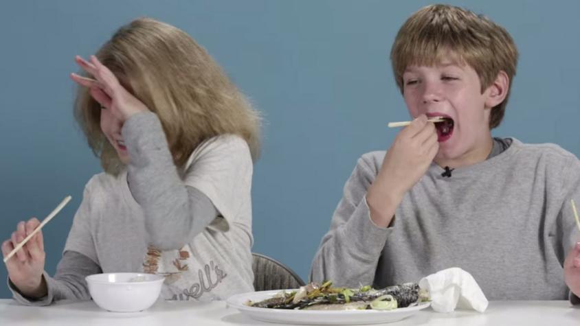 [VIDEO] Así reaccionan estos niños al probar comidas típicas de distintos países