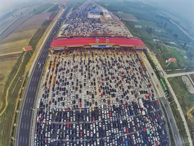 [FOTOS] Miles de vehículos protagonizan enorme taco en China