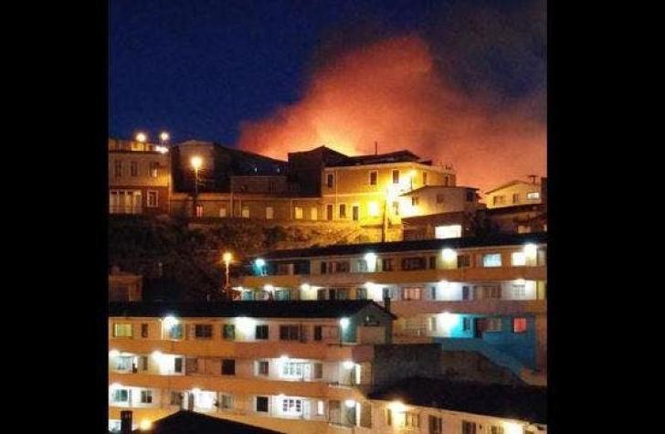 Se registra incendio en Valparaíso en las cercanías de Playa Ancha
