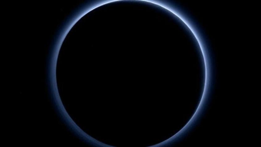 La sonda New Horizons capta "el cielo azul" de Plutón