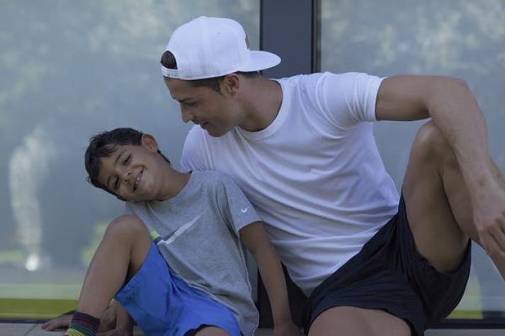 [VIDEO] El chascarro de Cristiano Ronaldo y su hijo
