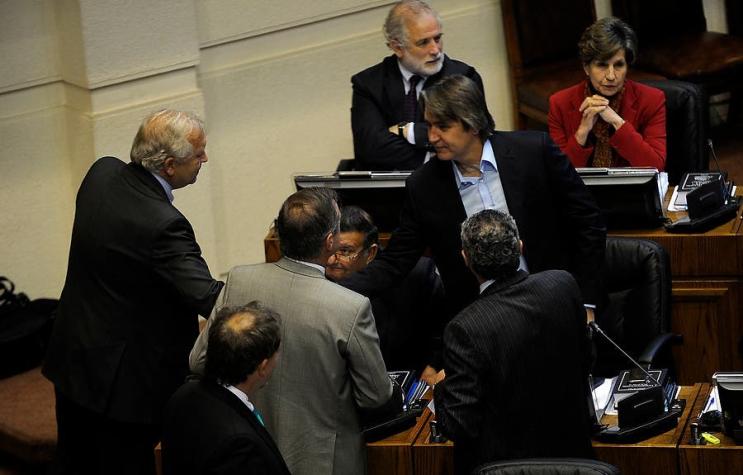 Fulvio Rossi asiste a votación de contralor: "La Presidenta y mi gobierno lo necesita"