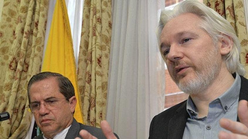 Ecuador denuncia que Reino Unido no deja salir a Assange a un centro médico