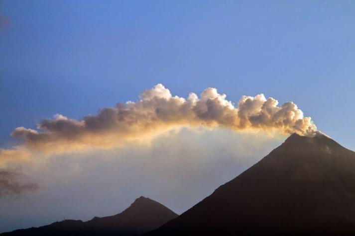 [VIDEO] La erupción del volcán de Colima en México