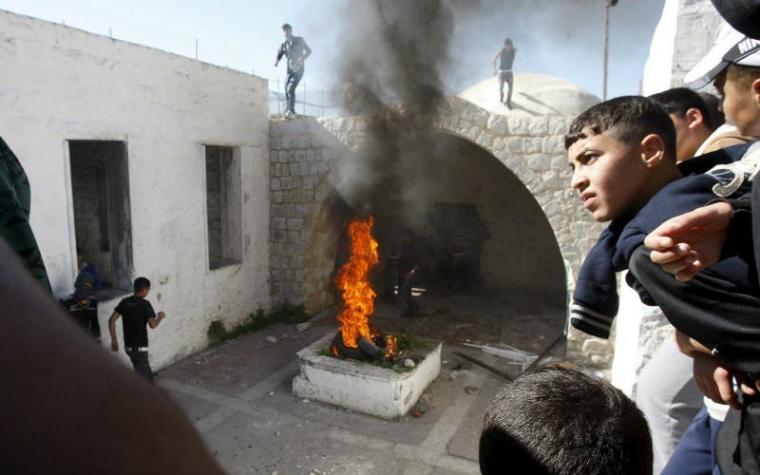 Palestinos incendian sitio venerado por los judíos en Cisjordania