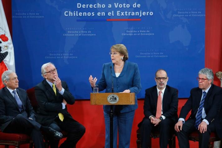 Bachelet envía proyecto que regula el ejercicio del voto chileno en el exterior