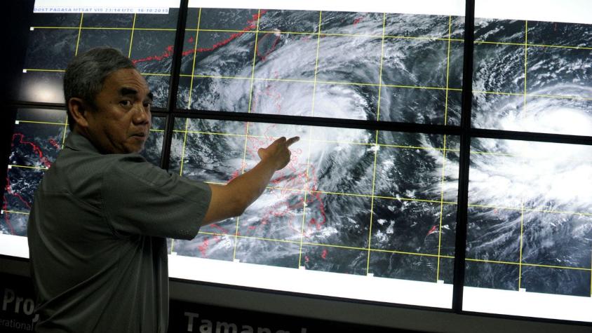 Sube a 54 el número de muertos tras el paso del tifón Koppu en Filipinas
