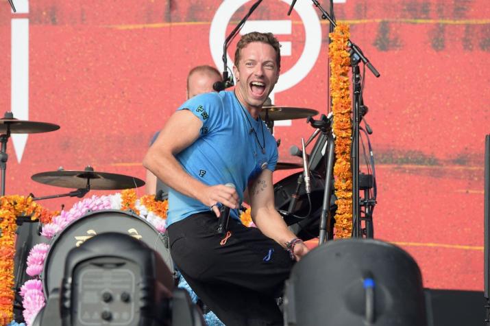 [FOTO] Líder de Coldplay olvida a Jennifer Lawrence con otra bella actriz