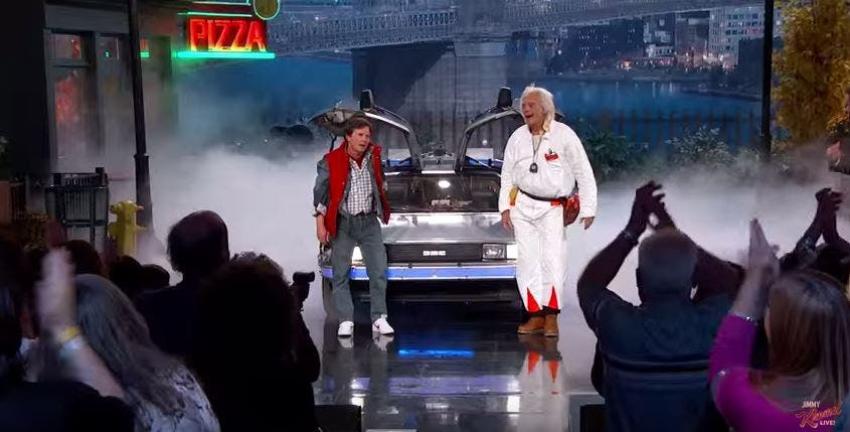 [VIDEO] Marty McFly y el Doctor Brown aterrizan sorpresivamente en el show de Jimmy Kimmel